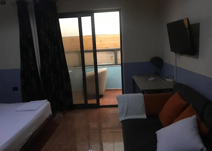 Studenti 酒店 地拉那